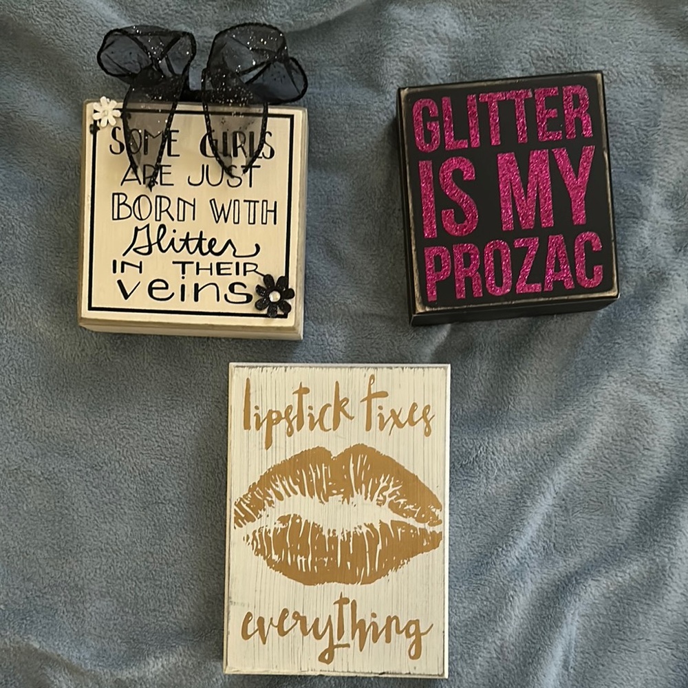 Decorative Glitter and Lipstick Wall Art or shelf set